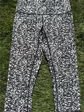 Lululemon, women’s Black/White Printed Leggings
